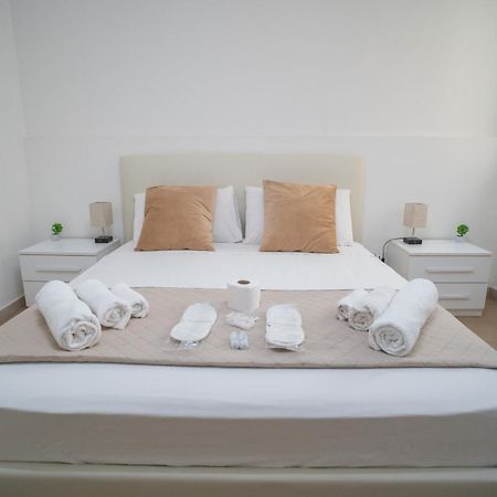 Whitehouse Bed & Breakfast Lecce Bagian luar foto