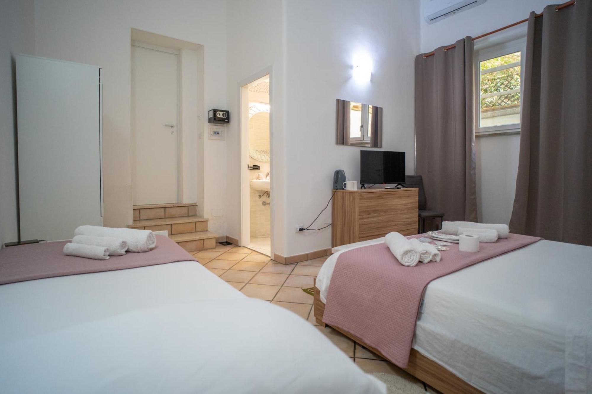 Whitehouse Bed & Breakfast Lecce Bagian luar foto