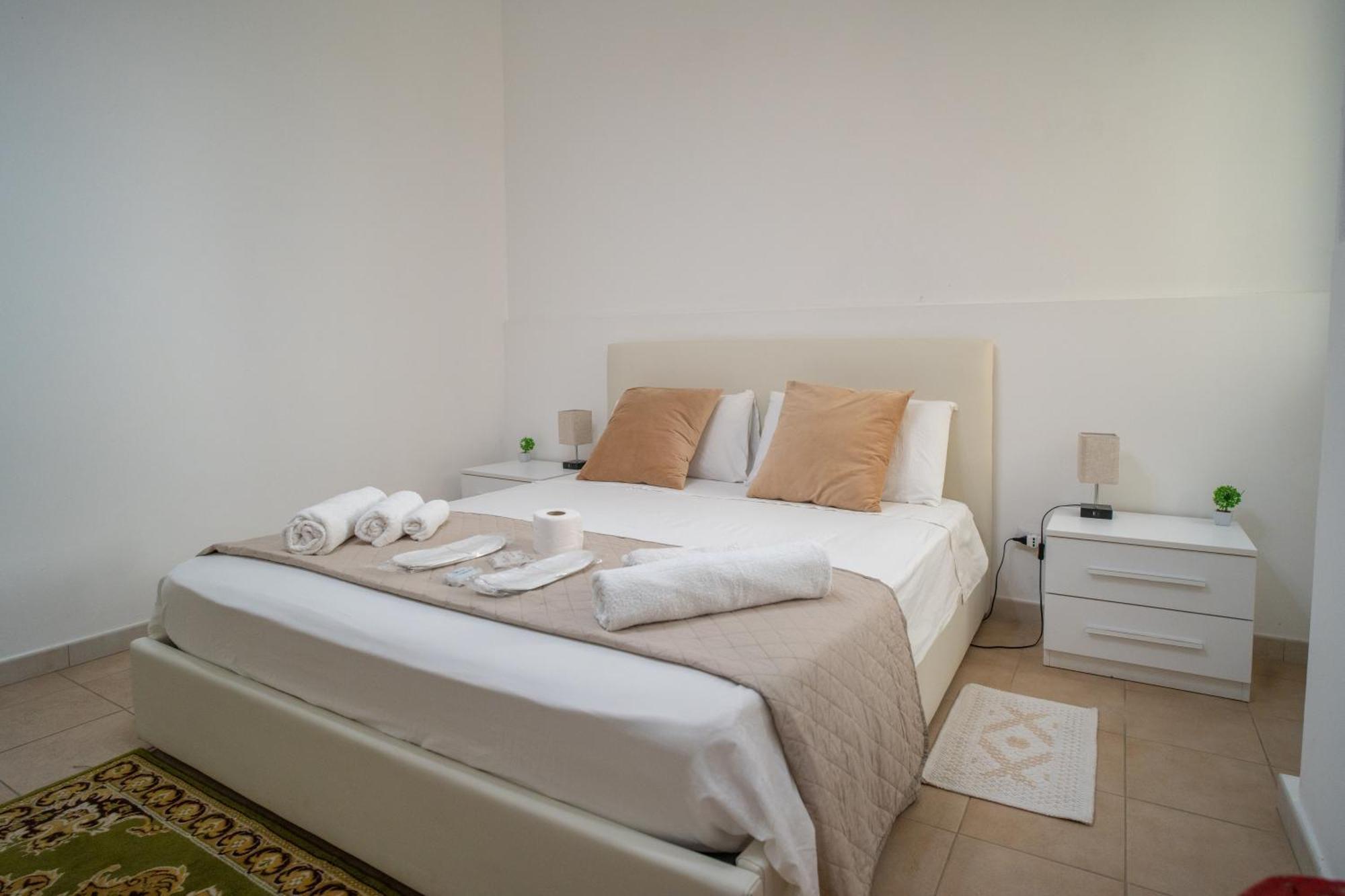 Whitehouse Bed & Breakfast Lecce Bagian luar foto