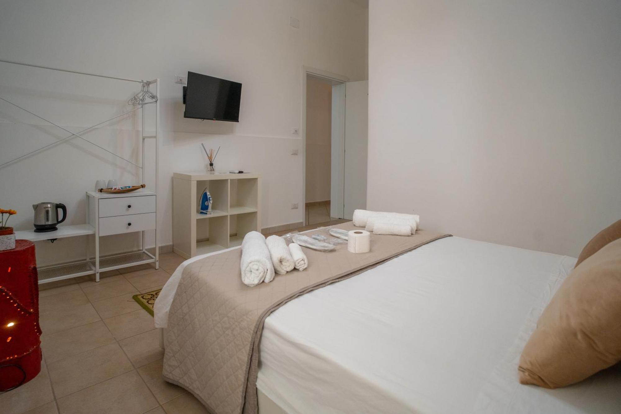 Whitehouse Bed & Breakfast Lecce Bagian luar foto