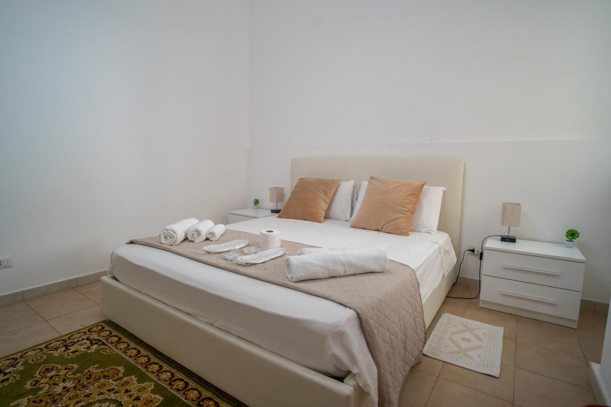 Whitehouse Bed & Breakfast Lecce Bagian luar foto