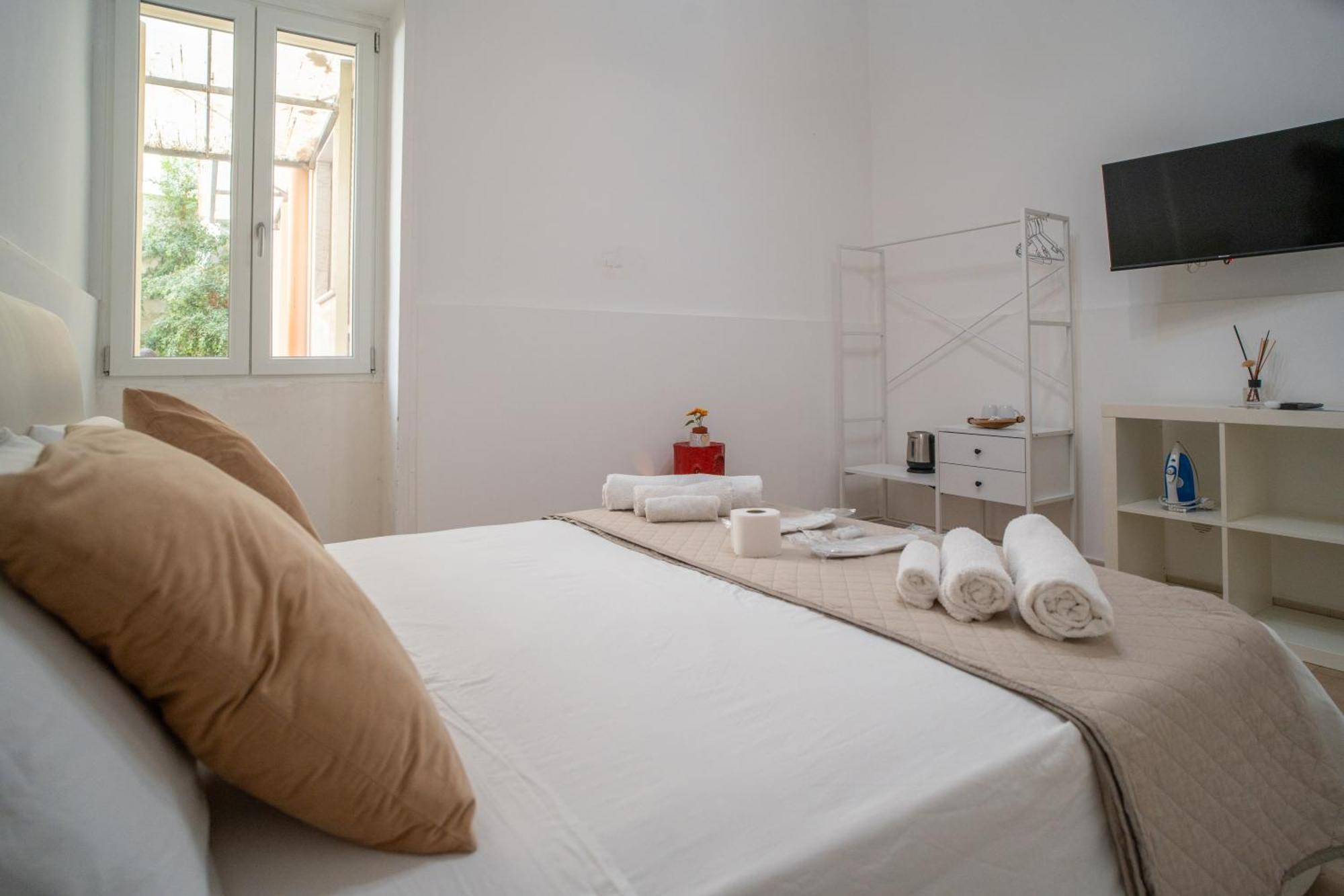 Whitehouse Bed & Breakfast Lecce Bagian luar foto