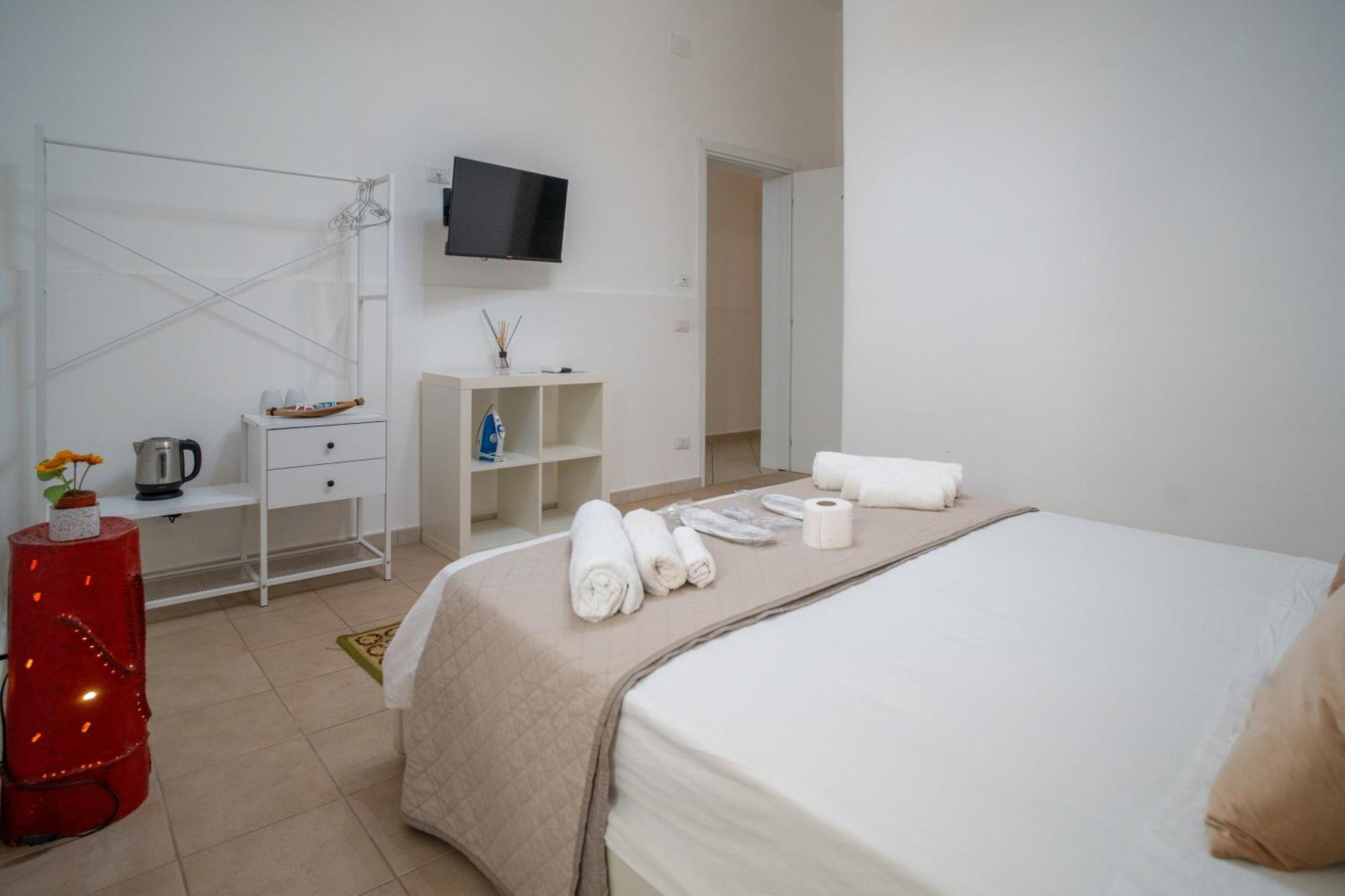 Whitehouse Bed & Breakfast Lecce Bagian luar foto