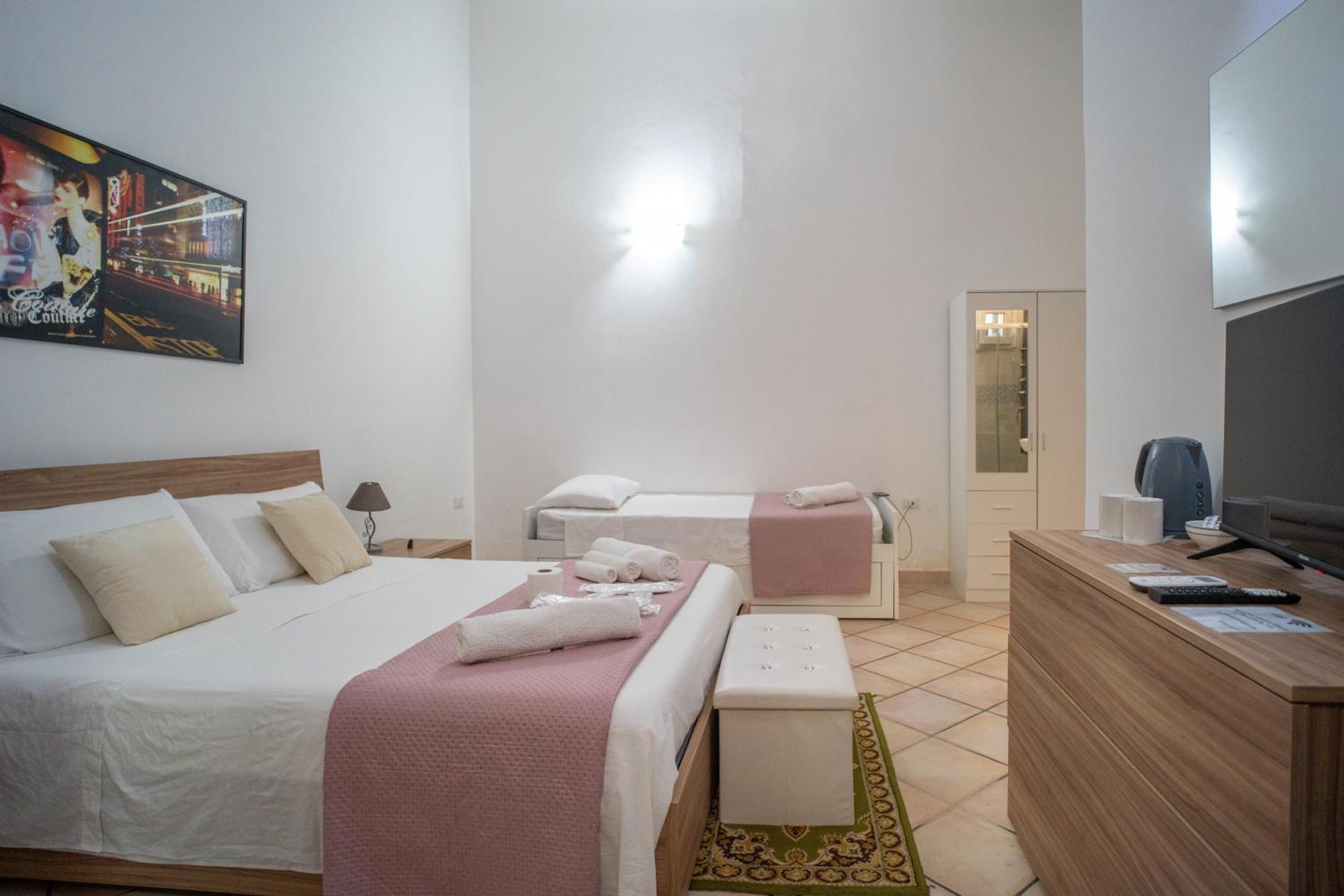 Whitehouse Bed & Breakfast Lecce Bagian luar foto