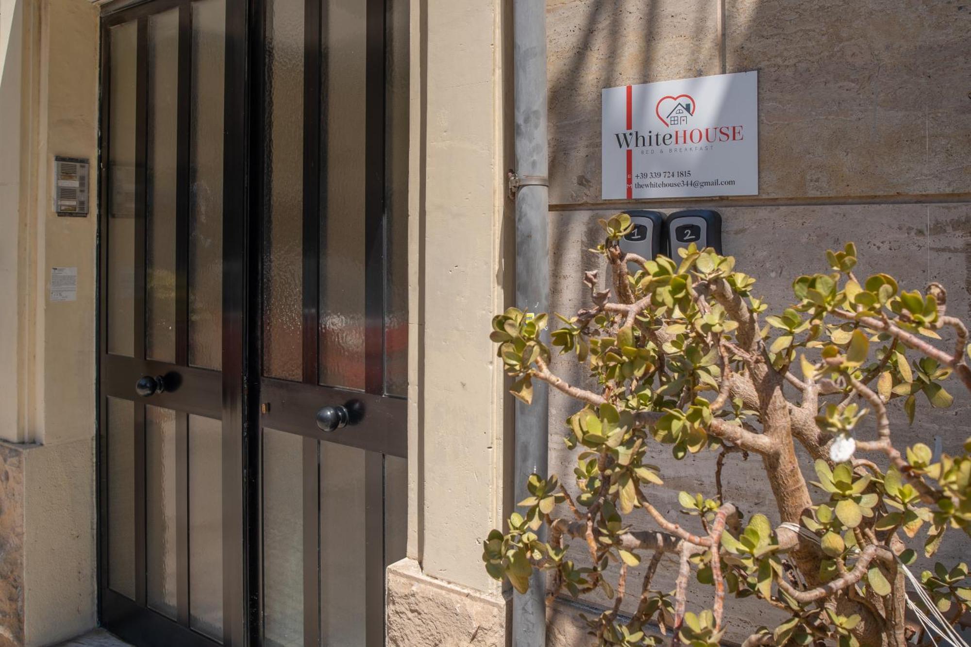 Whitehouse Bed & Breakfast Lecce Bagian luar foto