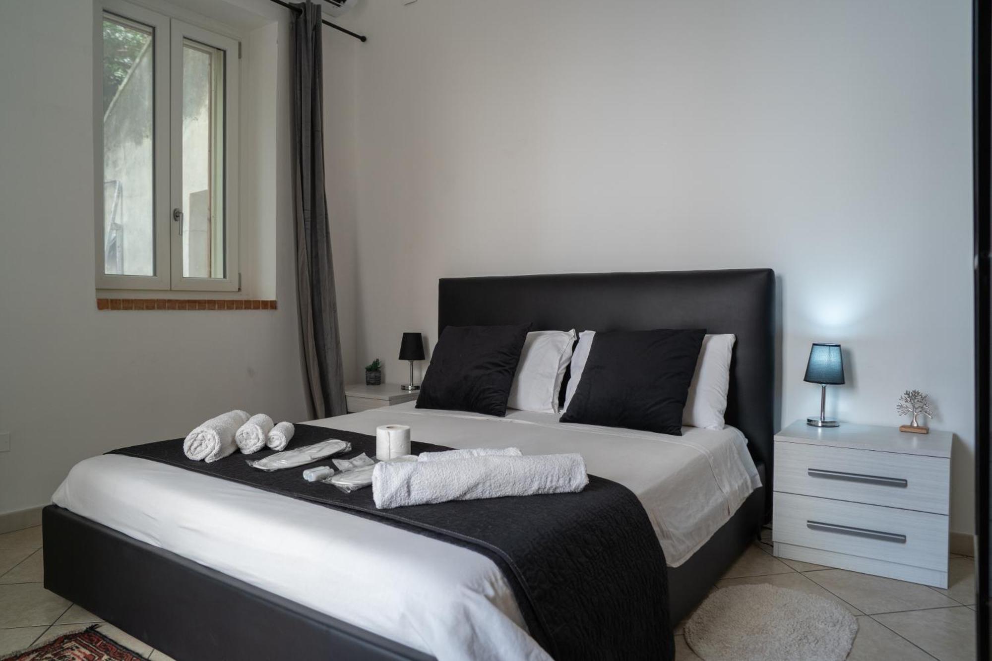 Whitehouse Bed & Breakfast Lecce Bagian luar foto