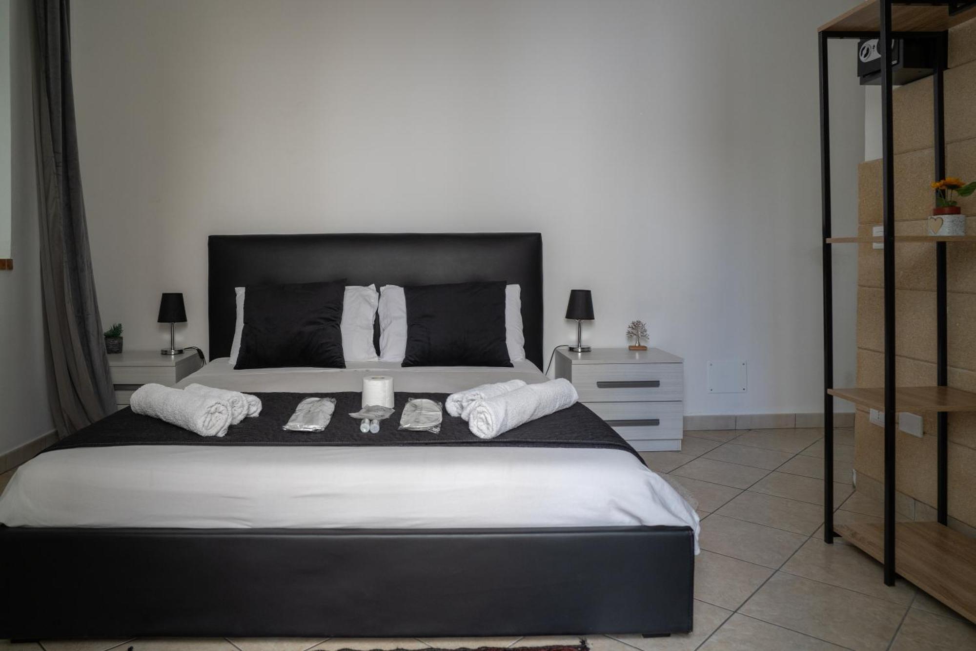 Whitehouse Bed & Breakfast Lecce Bagian luar foto