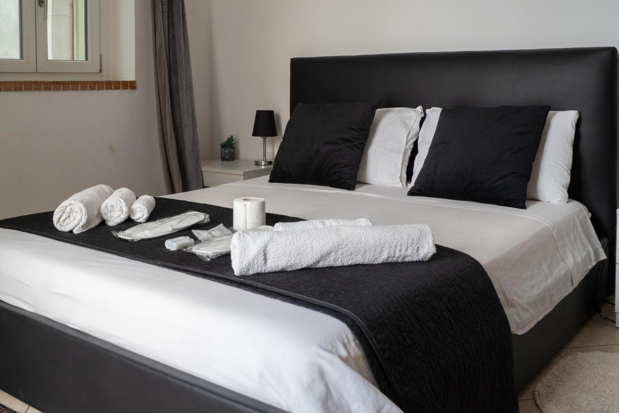 Whitehouse Bed & Breakfast Lecce Bagian luar foto
